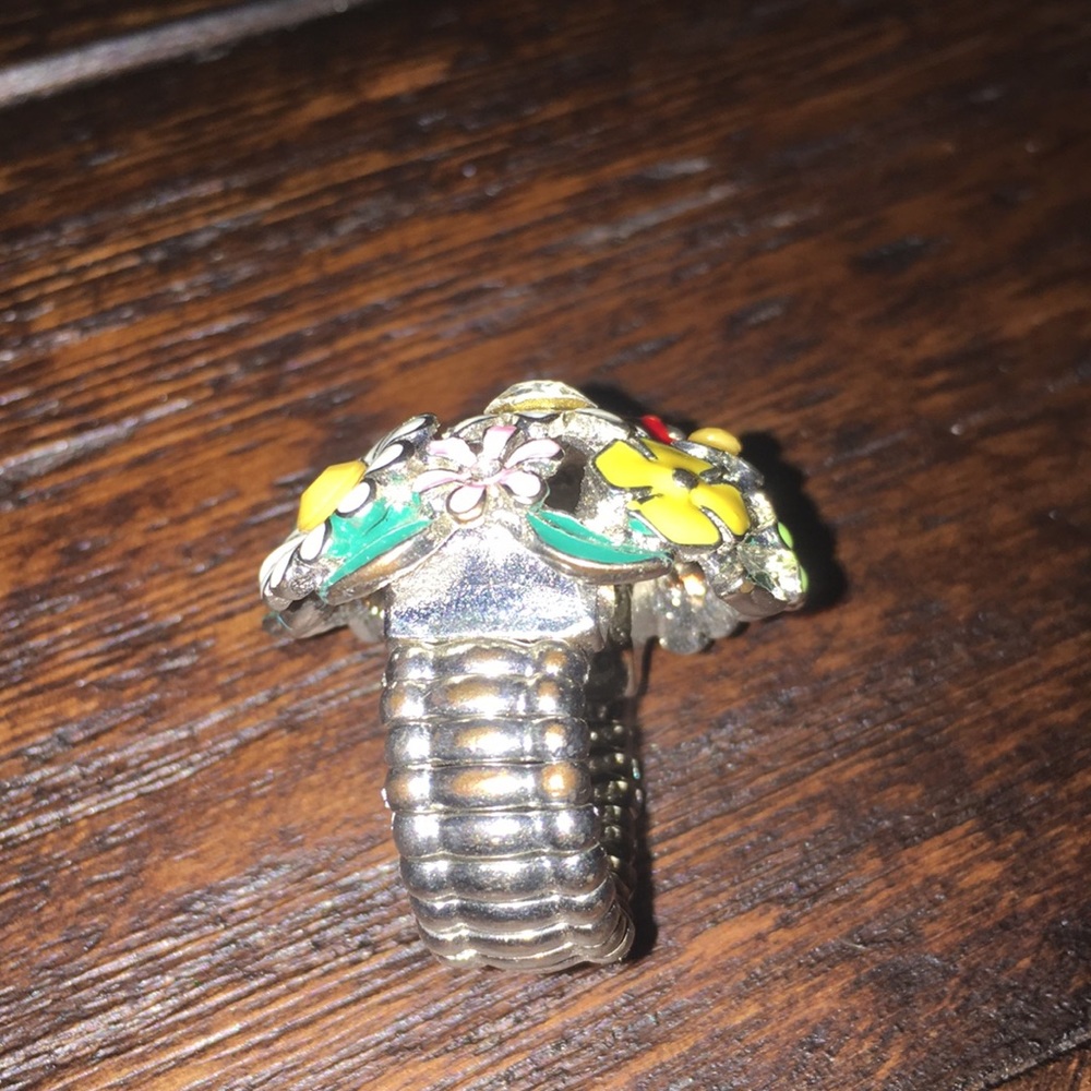 Flower Ring, LIKE NEW - Picture 4 of 7